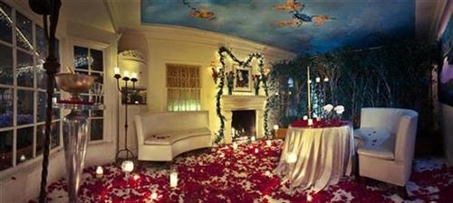 A romantic room for two