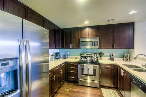 Wilshire Corridor - Full-Size Kitchen Wilshire Corridor - Full-Size Kitchen