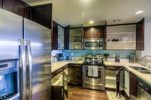 Wilshire Corridor - Full-Size Kitchen Wilshire Corridor - Full-Size Kitchen