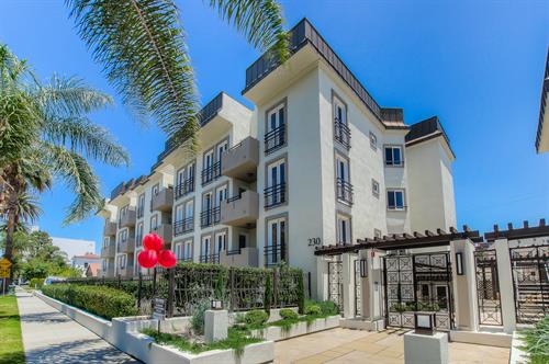 Beverly Hills 2 Bedroom - Front Beverly Hills 2 Bedroom - Front