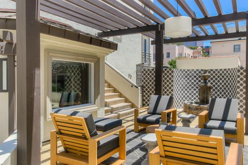 Beverly Hills 2 Bedroom - Outdoor Seating Beverly Hills 2 Bedroom - Outdoor Seating