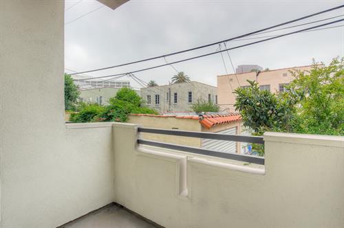 Beverly Hills 2 Bedroom - Balcony Beverly Hills 2 Bedroom - Balcony