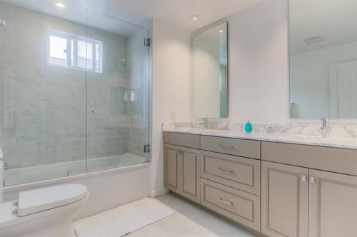 Beverly Hills 2 Bedroom - Master Bathroom Beverly Hills 2 Bedroom - Master Bathroom