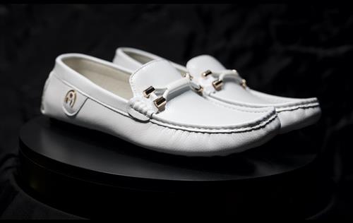 We took the finest, softest calfskin we could find and then combined the feel of a moccasin with that of a semi-formal leather loafer. The result is a lightweight comfortable shoe that can take you to the nicest restaurant in town or for a drive down PCH. We promise, you won't wanna take these off.