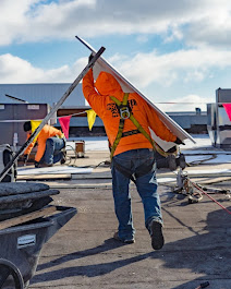 Gallery Image Pfeifer_Roofing_Worker.jpg