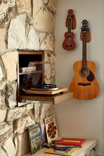 Fireplace update to entertaining space