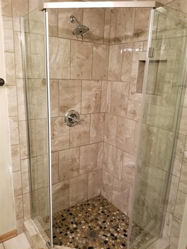 Shower with custom floor