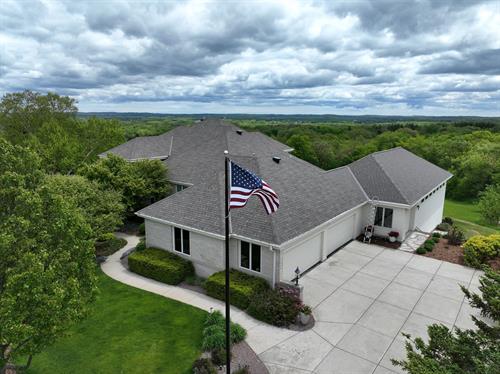 Gallery Image 70ffdd6d-ba65-43eb-80a7-3df23dba19c6_item_1a3b28c2-f1c4-4078-b7e8-fd5c8a209f8e_(1).jpg