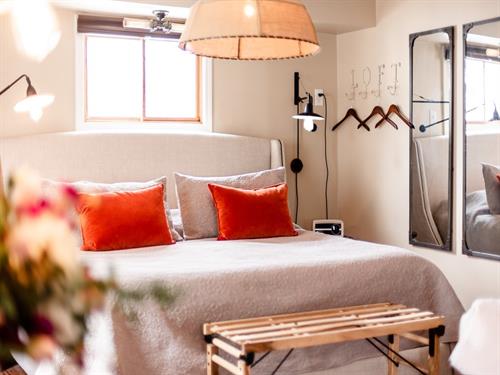 the Loft - Downtown Granville Lodging