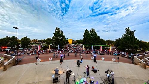 Gallery Image LJCC_070425_Crowd_From_Roof-1.jpg
