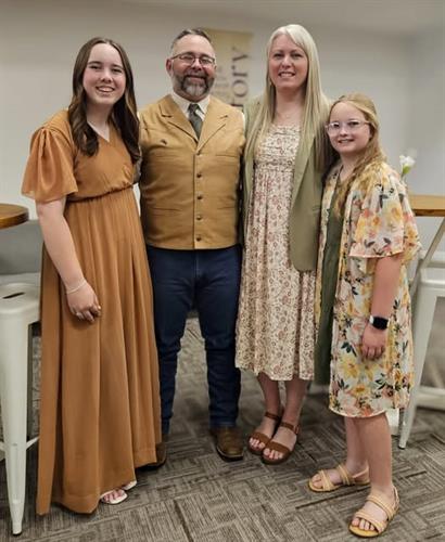 Pastor Everette, his wife Crystal, and daughters Jessi and Harli Pastor Everette, his wife Crystal, and daughters Jessi and Harli
