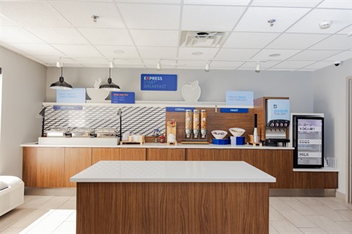 Gallery Image BREAKFAST_BACK_WALL_(Medium).jpg
