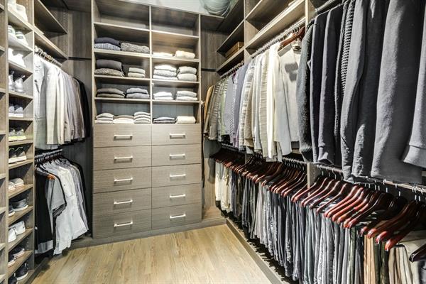 Closet Outfitters