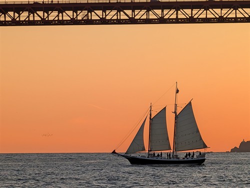 Gallery Image Golden_Gate_Bridge_Sunset_Sail_Schooner_Freda_B_.JPG