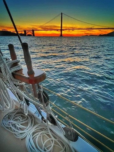 Gallery Image Golden_Gate_Bridge_Sunset_Schooner_Freda_B_SF.jpg