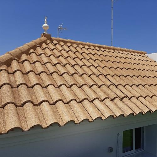 Revecork thermal coating on a clay tile roof