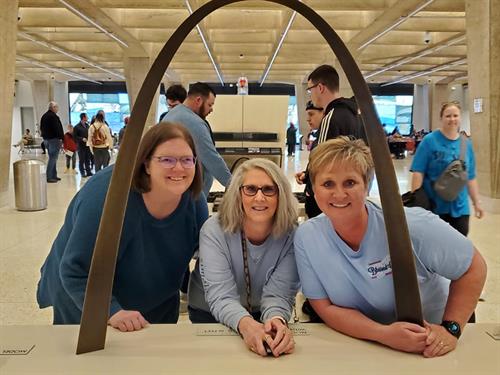 Gallery Image St_louis_Arch_-_Me._Melanie._Alex_-_March_2023.jpg Gallery Image St_louis_Arch_-_Me._Melanie._Alex_-_March_2023.jpg
