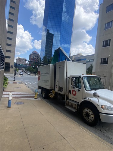 Gallery Image a-plus-paper-shredding-truck-west-vine-street-vine-center-lexington-ky.jpg.jpeg