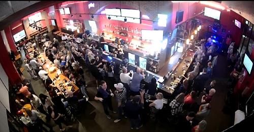 Gallery Image Busy_night_-_Porterhouse_Grill_and_Pub.jpg