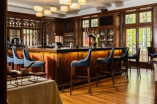 The Oak Room Bar