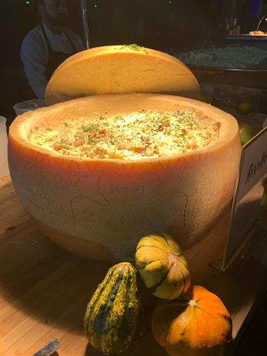 Gallery Image cheese_wheel_risotto.JPG