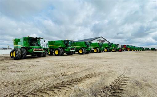 Gallery Image John_Deere_Combine_Sale_Picture.jpg