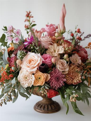 Gallery Image create_beautiful_flower_arrangements_for_a_styled_shoot..jpeg