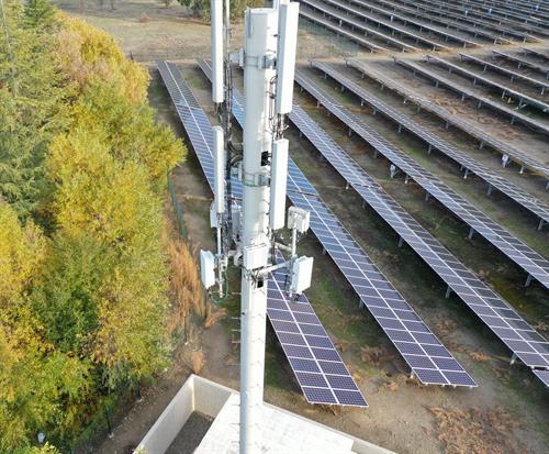 Gallery Image CellTower_Solar.JPG
