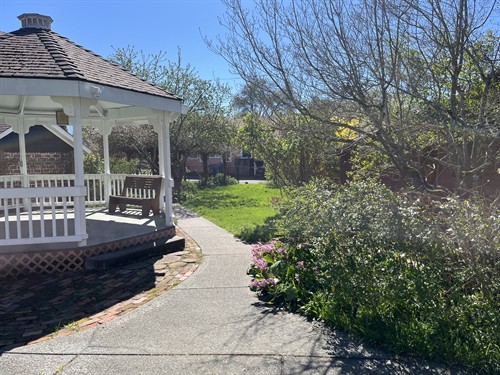 Gallery Image Schmidt_House_gardens.jpeg