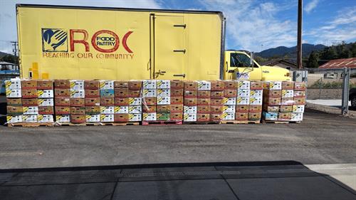 Gallery Image 7000_pounds_of_produce_in_boxes.jpg Gallery Image 7000_pounds_of_produce_in_boxes.jpg