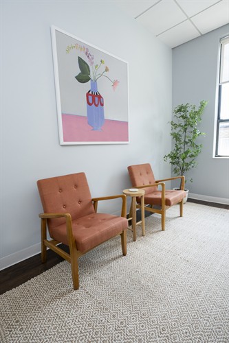 Lakeview therapy office seating area. Welcoming space for individual therapy and relationship support in Chicago, IL.