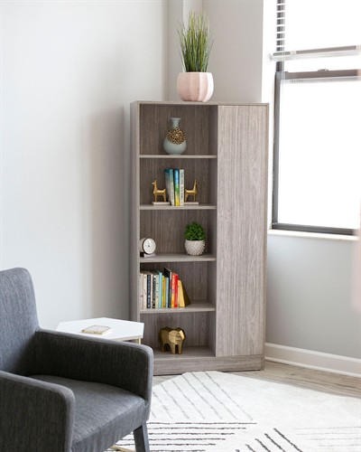 Lakeview therapy office. Bright, calming space for individual and couples therapy in Chicago, IL.