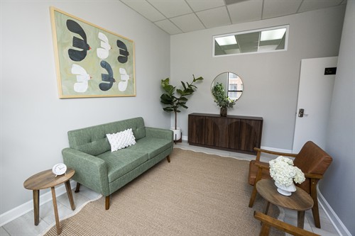 Lakeview therapy corner office interior. Bright, grounded space for CBT, talk therapy, and mental health support in Chicago.