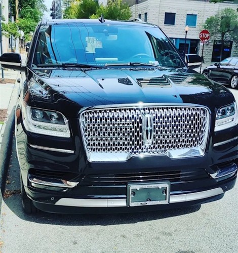 Gallery Image SUV-limo-lincoln-navigator.jpg