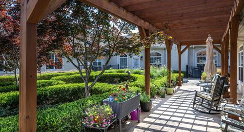 Gallery Image DVL-courtyard-trellis-closeLO.jpg