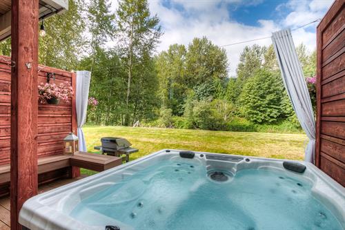 Private Hot Tub at Moon River Suites