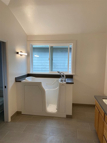Walk-in tub 