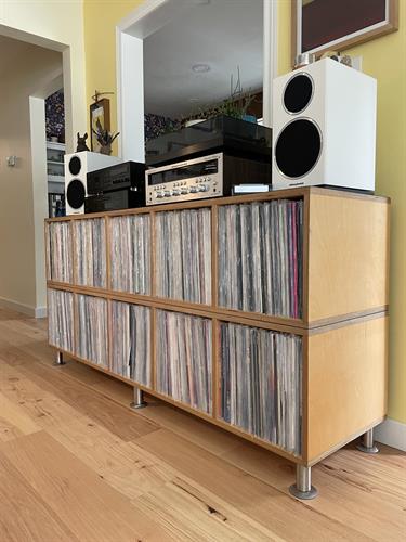 Record cabinet