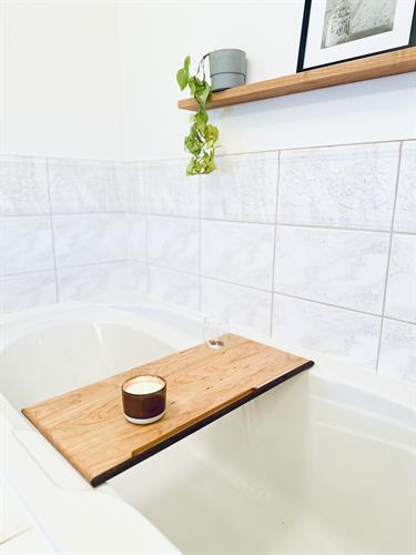 Bathtub tray