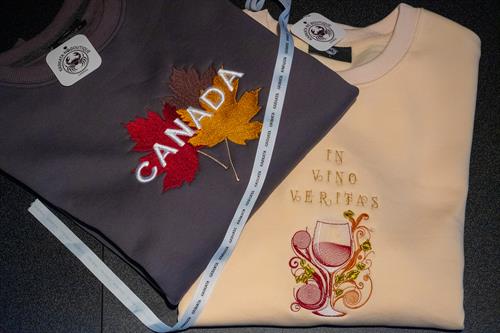 #d puff embroidered Canada sweater