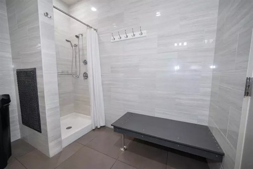 Gallery Image bathroom.jpg