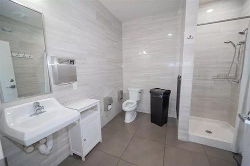 Gallery Image bathroom2.jpg