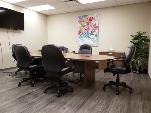 253 SF fully equipped & high-speed WiFi meeting room