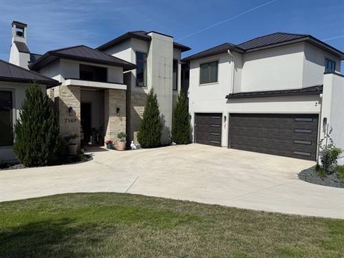 Clopay Model 4309_Modern Grooved Design_cypress slate finish_slim windows After