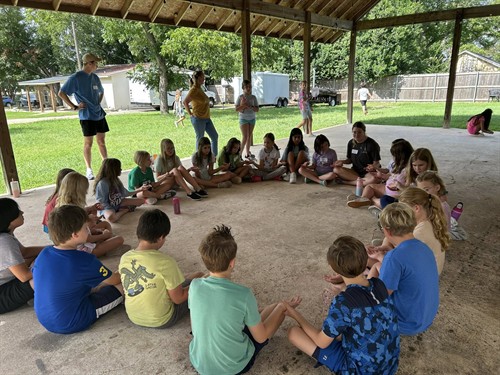 Gallery Image Camp_kids_praying.jpg