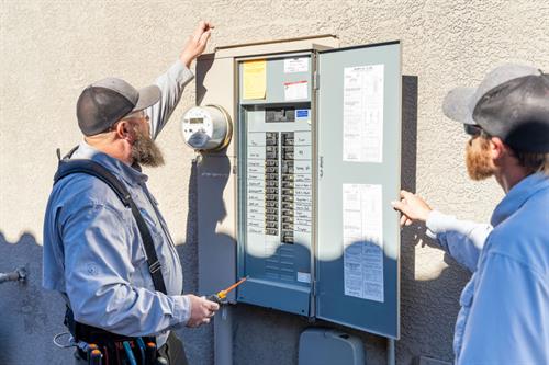 Gallery Image electrician_in_Tucson_working_on_main_panel.jpg