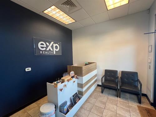 Gallery Image new_office_reception.jpg
