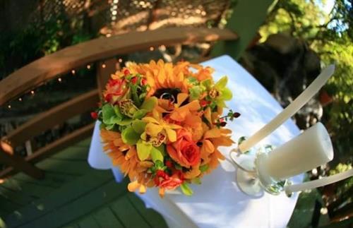 Sunflowers and orchid are stunning for a bridal bouquet. Summertime love!
