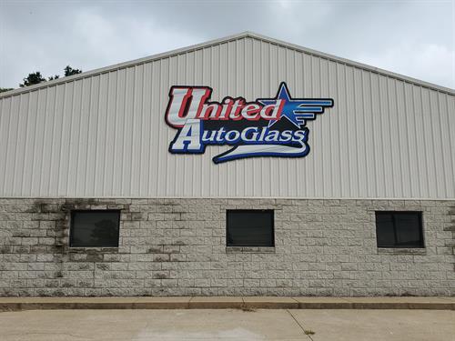 Gallery Image Signs_UnitedAutoGlass.jpg