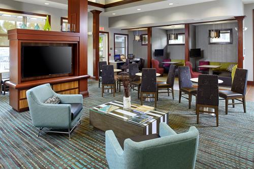 Enjoy our Residence Inn Mix - complimentary dinner, beer and wine